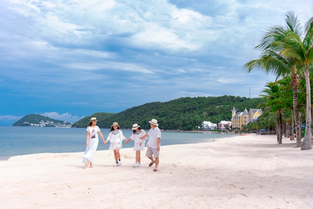 The poetic scenery, curved shoreline, and lush greenery make walking and photo-taking at Khem Beach an unforgettable experience